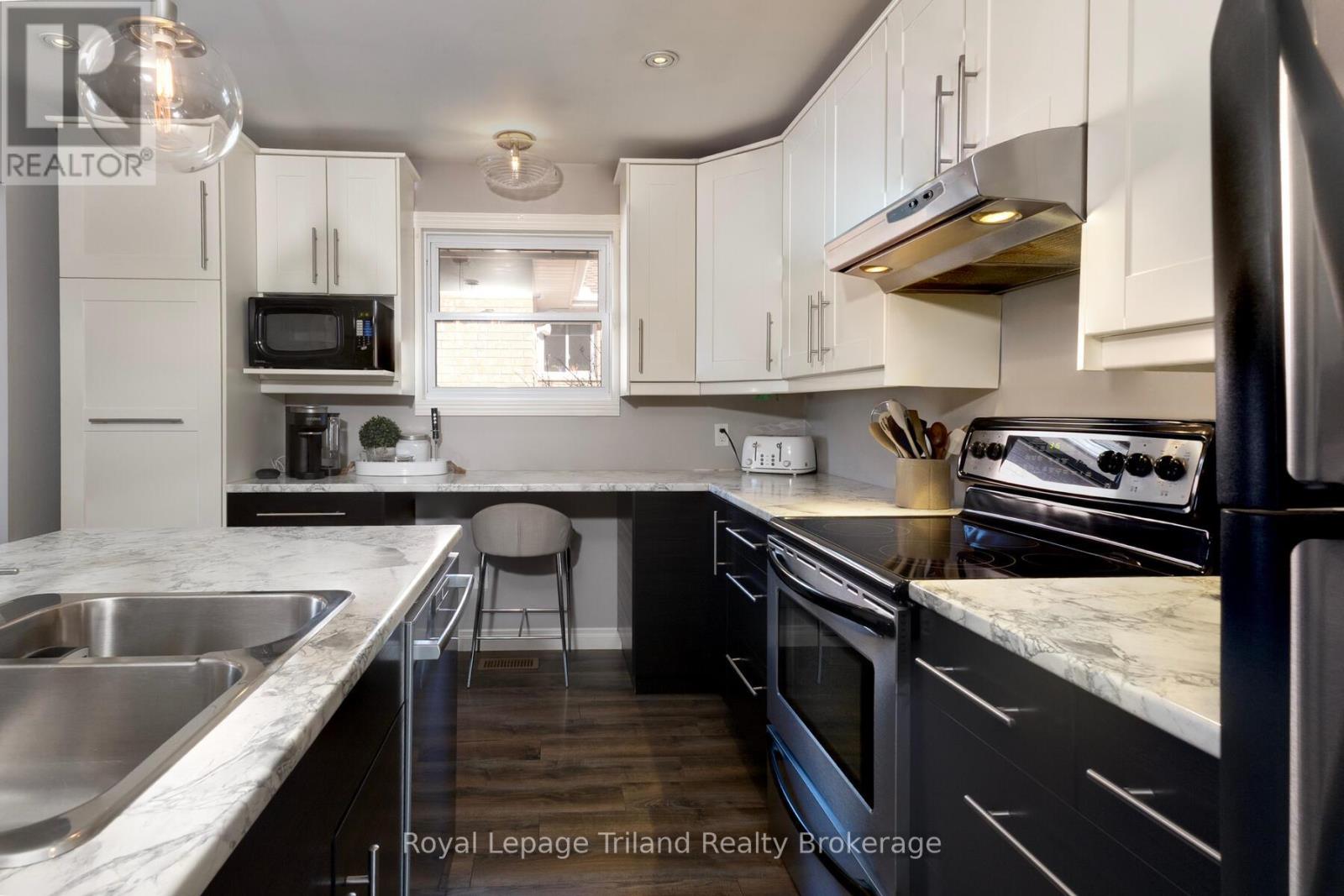 26 Knowles Drive, Woodstock (Woodstock - North), Ontario  N4S 8T8 - Photo 12 - X12879468