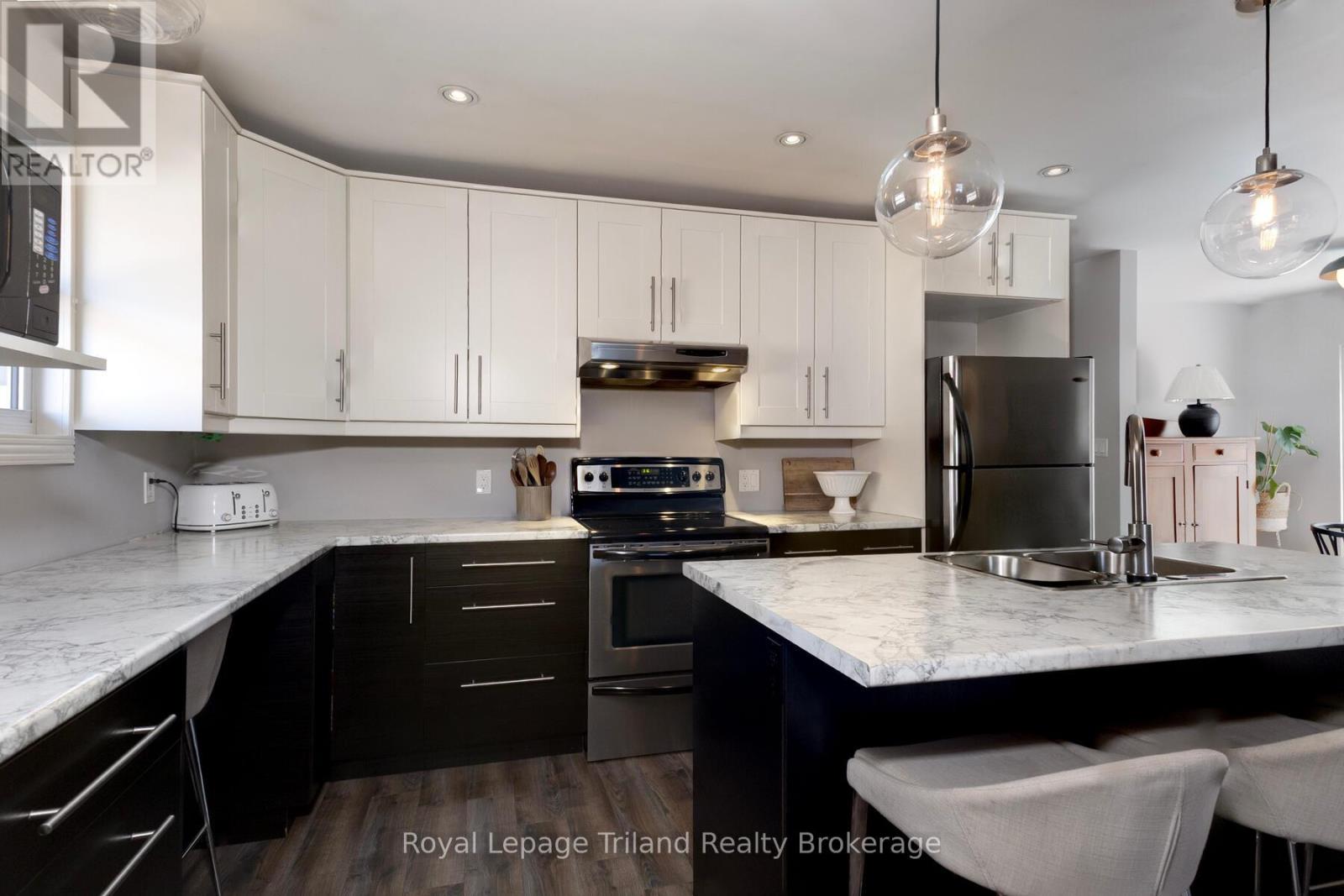 26 Knowles Drive, Woodstock (Woodstock - North), Ontario  N4S 8T8 - Photo 13 - X12879468