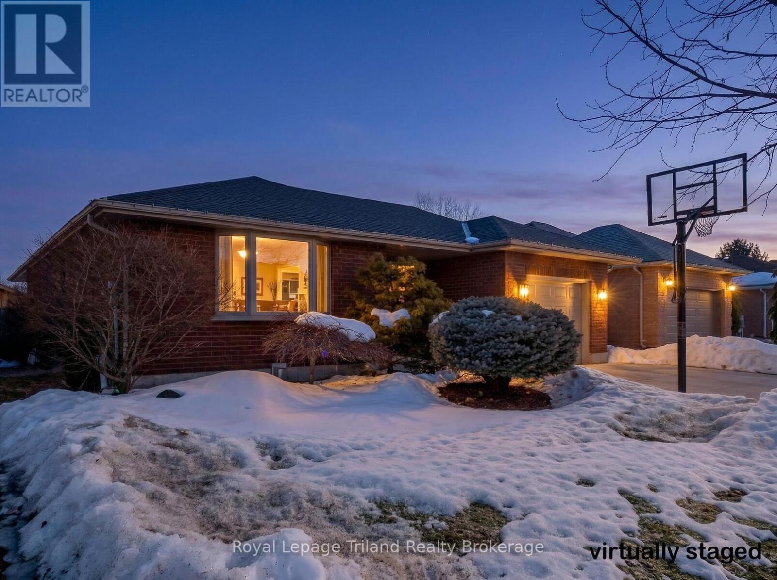 26 Knowles Drive, Woodstock (Woodstock - North), Ontario  N4S 8T8 - Photo 2 - X12879468