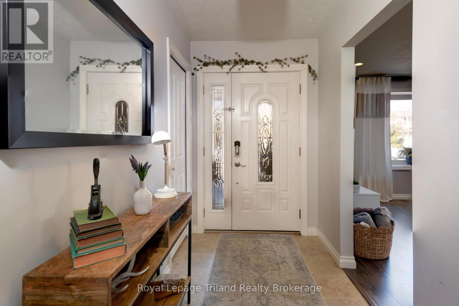 26 Knowles Drive, Woodstock (Woodstock - North), Ontario  N4S 8T8 - Photo 3 - X12879468