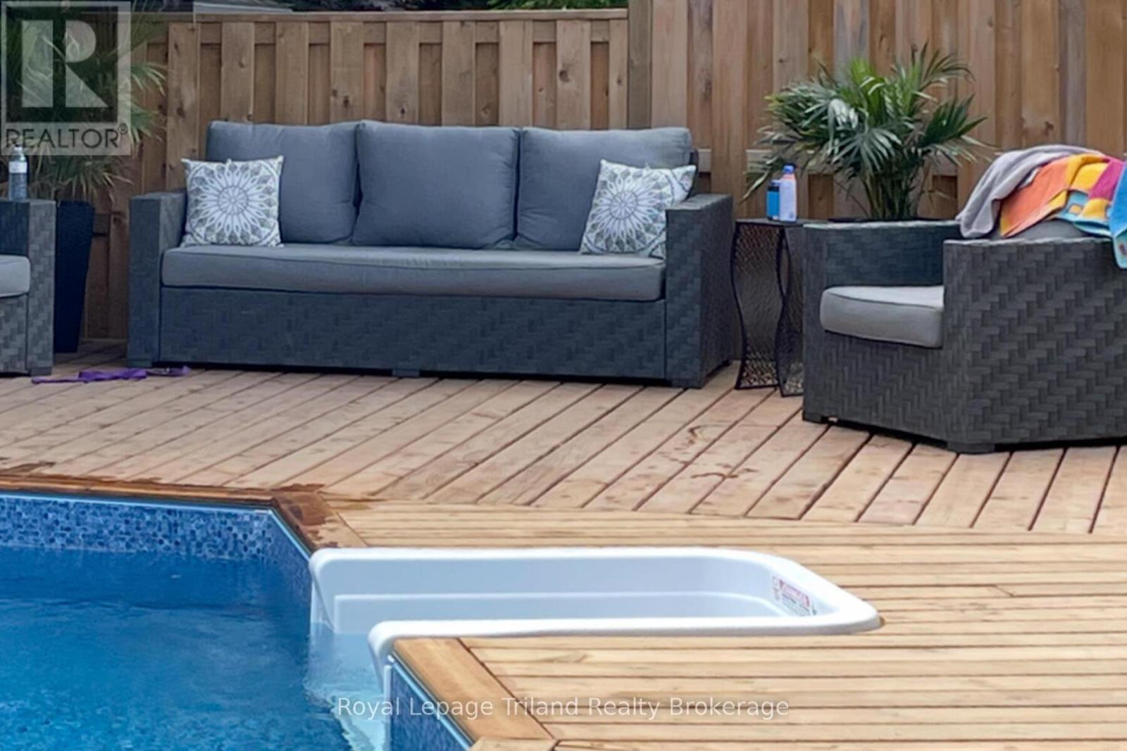 26 Knowles Drive, Woodstock (Woodstock - North), Ontario  N4S 8T8 - Photo 32 - X12879468