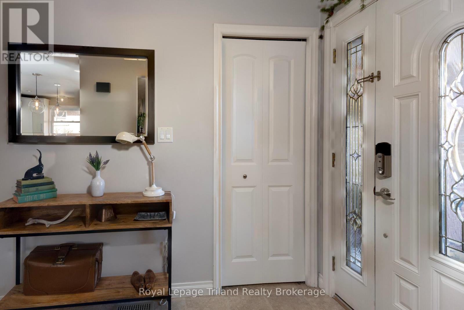 26 Knowles Drive, Woodstock (Woodstock - North), Ontario  N4S 8T8 - Photo 4 - X12879468