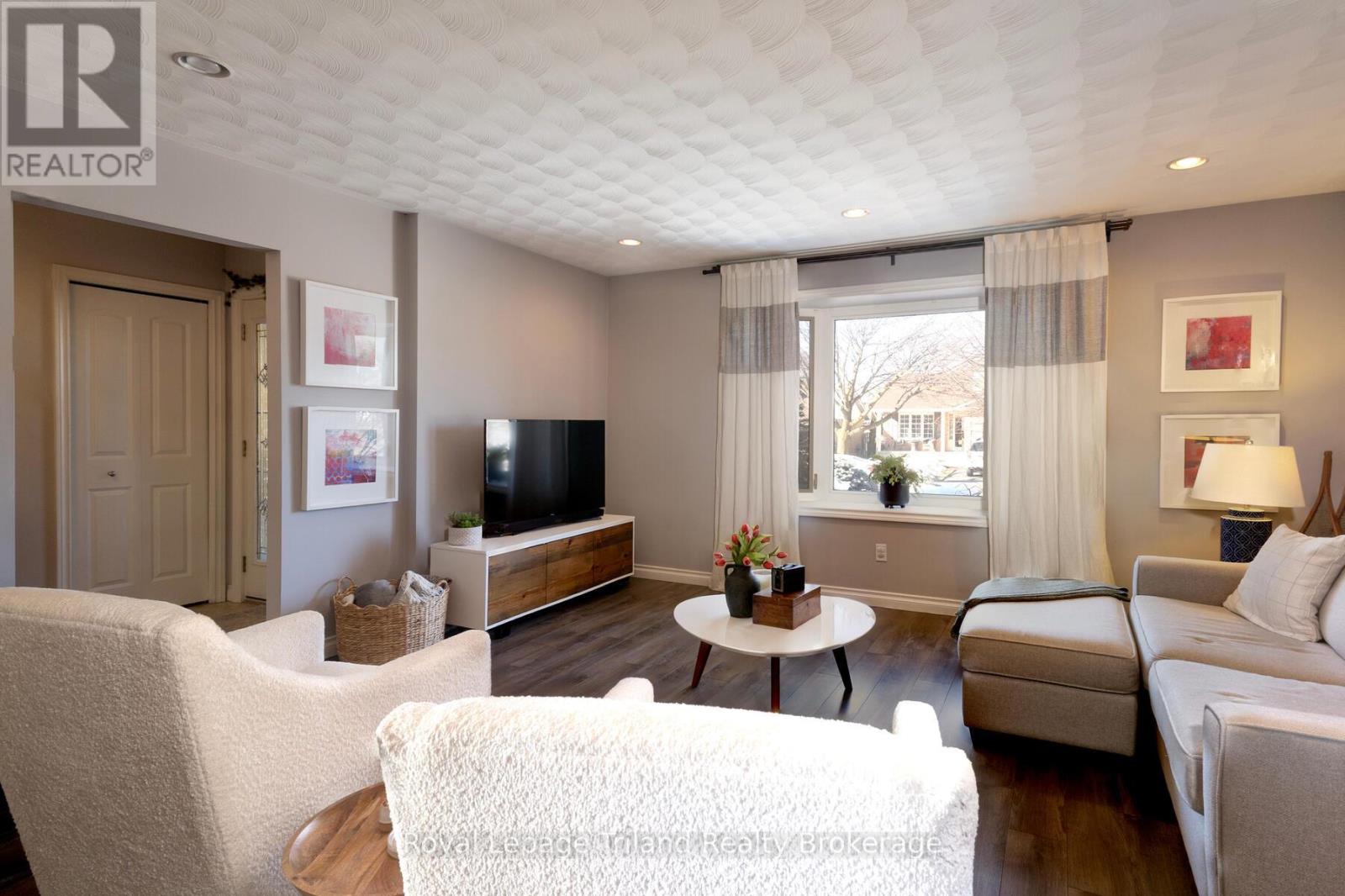 26 Knowles Drive, Woodstock (Woodstock - North), Ontario  N4S 8T8 - Photo 7 - X12879468