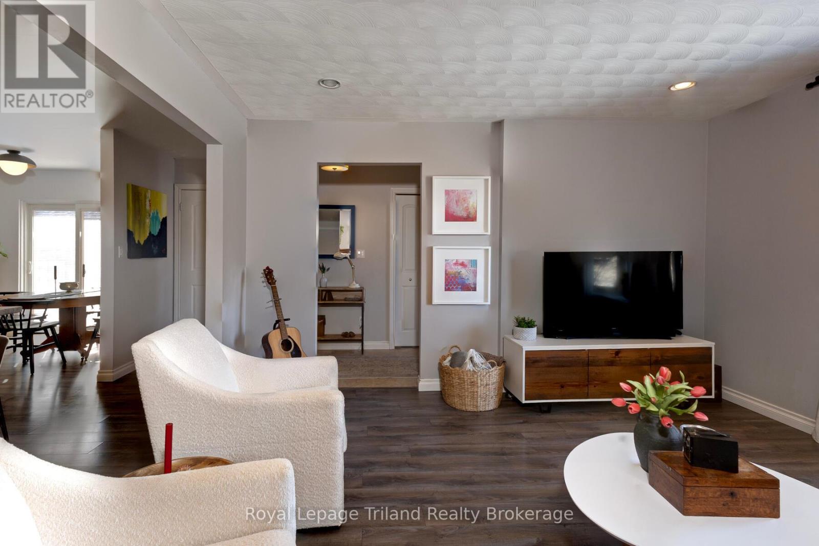 26 Knowles Drive, Woodstock (Woodstock - North), Ontario  N4S 8T8 - Photo 8 - X12879468