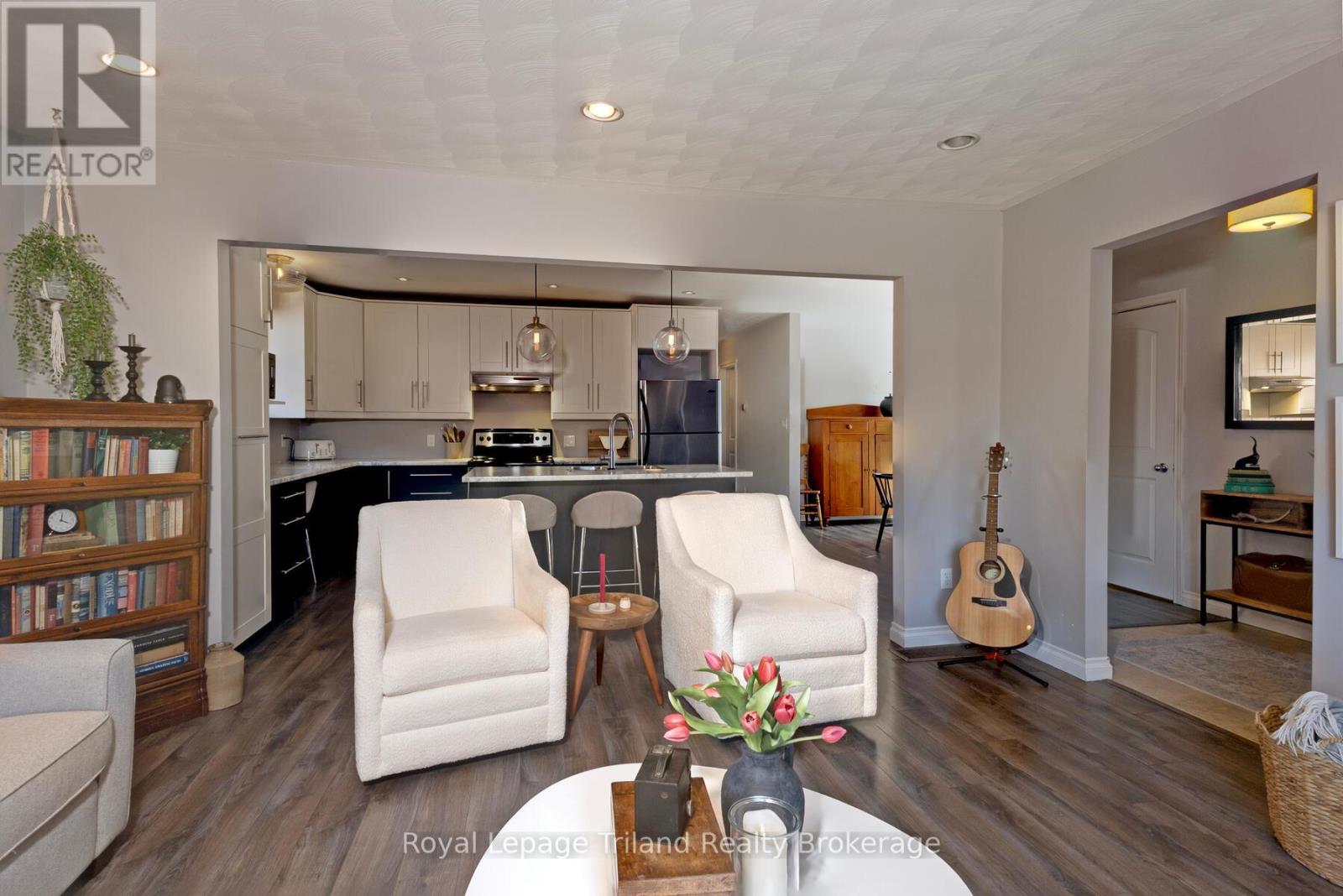 26 Knowles Drive, Woodstock (Woodstock - North), Ontario  N4S 8T8 - Photo 9 - X12879468