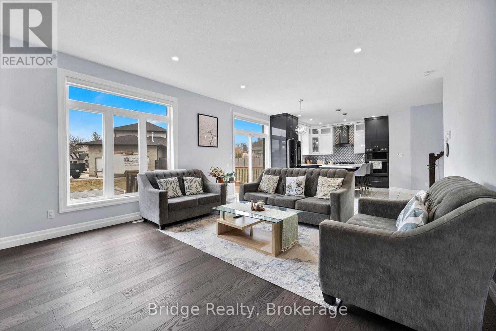 161 Hemlock Street, Woodstock (Woodstock - North), Ontario  N4S 0E4 - Photo 11 - X12893324