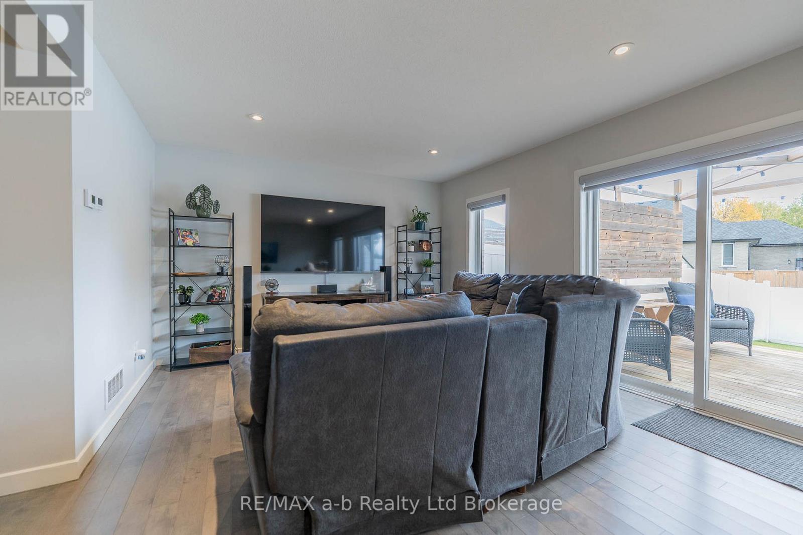 109 Denrich Avenue, Tillsonburg, Ontario  N4G 0H1 - Photo 10 - X12894388