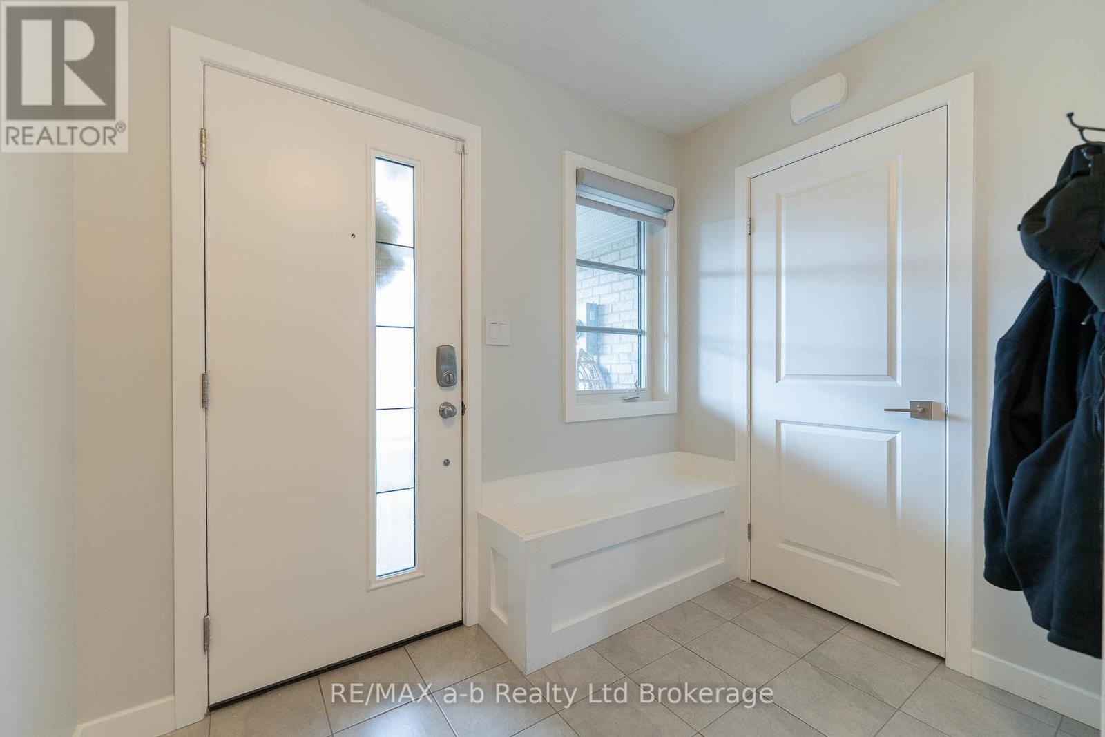 109 Denrich Avenue, Tillsonburg, Ontario  N4G 0H1 - Photo 4 - X12894388