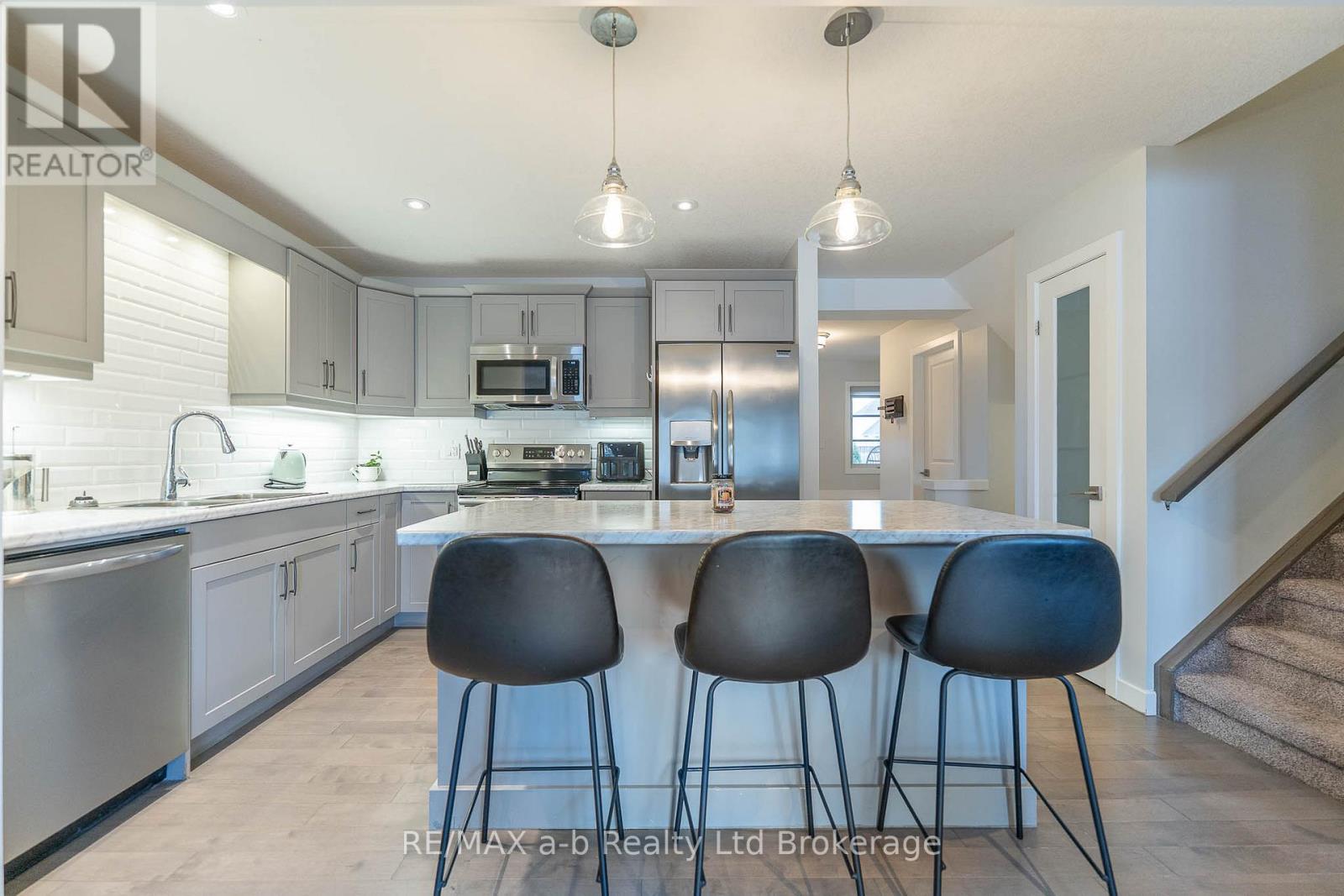 109 Denrich Avenue, Tillsonburg, Ontario  N4G 0H1 - Photo 7 - X12894388