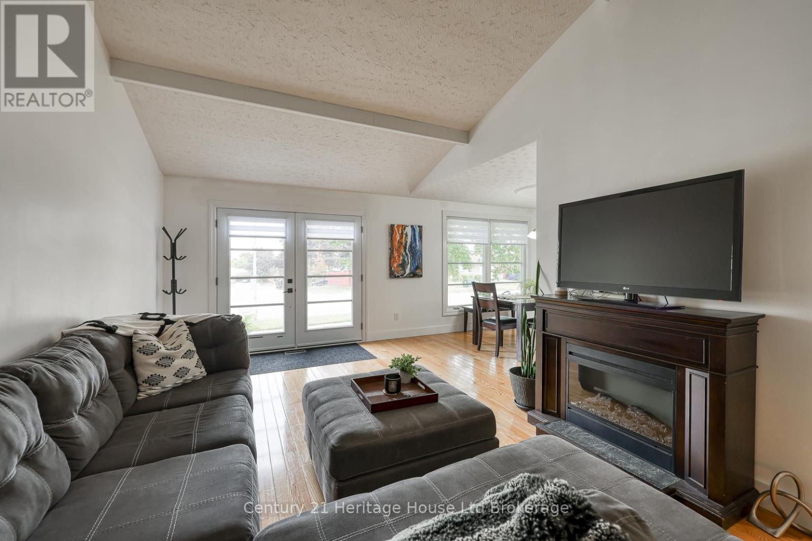 275 Cartier Drive N, Woodstock (Woodstock - North), Ontario  N4S 7T9 - Photo 3 - X12895834