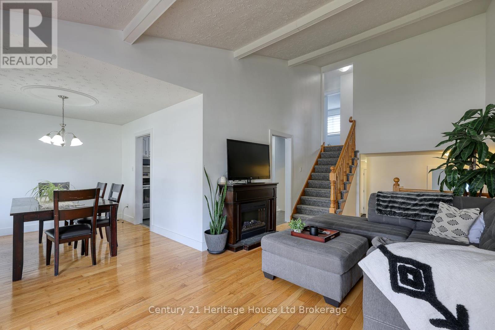 275 Cartier Drive N, Woodstock (Woodstock - North), Ontario  N4S 7T9 - Photo 6 - X12895834