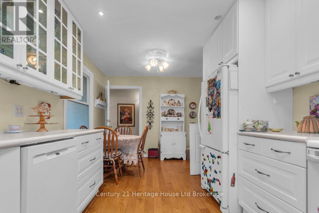 997 Vanier Avenue, Woodstock (Woodstock - North), Ontario  N4S 4K5 - Photo 11 - X12896816