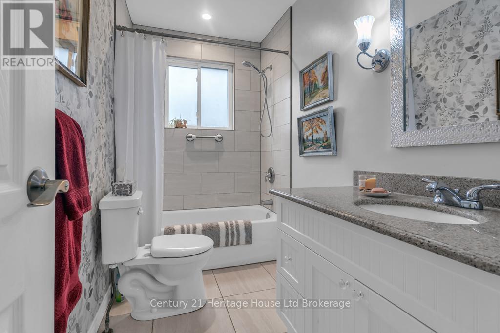 997 Vanier Avenue, Woodstock (Woodstock - North), Ontario  N4S 4K5 - Photo 17 - X12896816