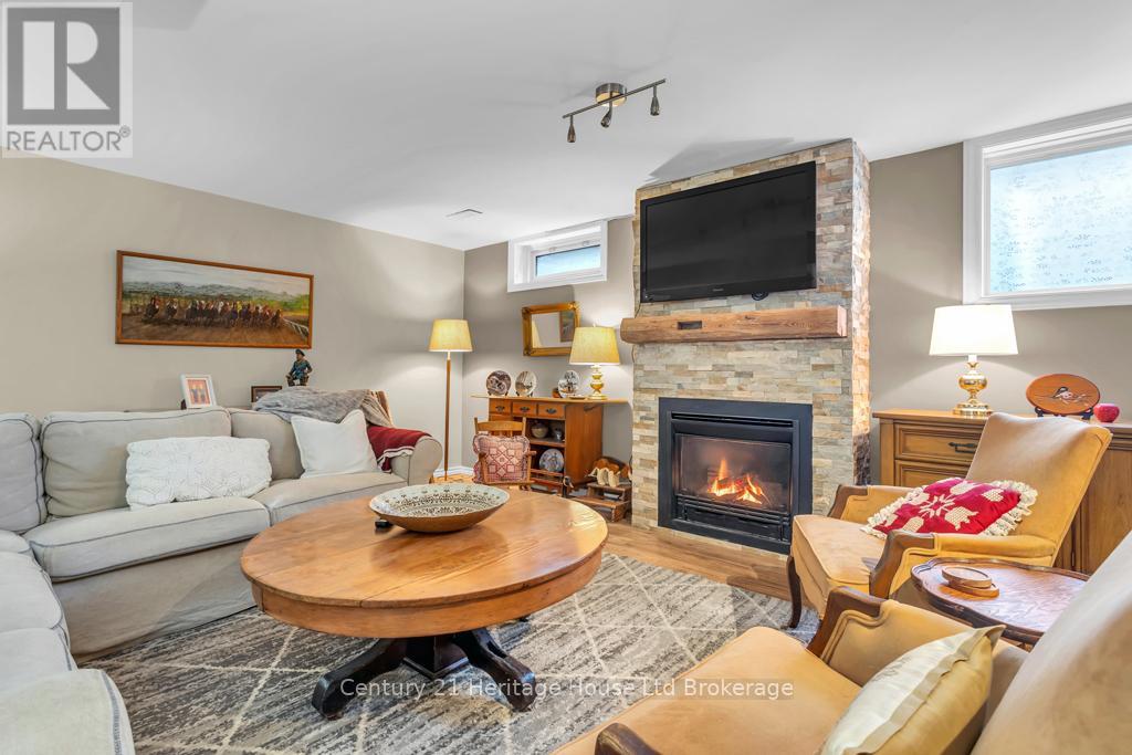 997 Vanier Avenue, Woodstock (Woodstock - North), Ontario  N4S 4K5 - Photo 19 - X12896816