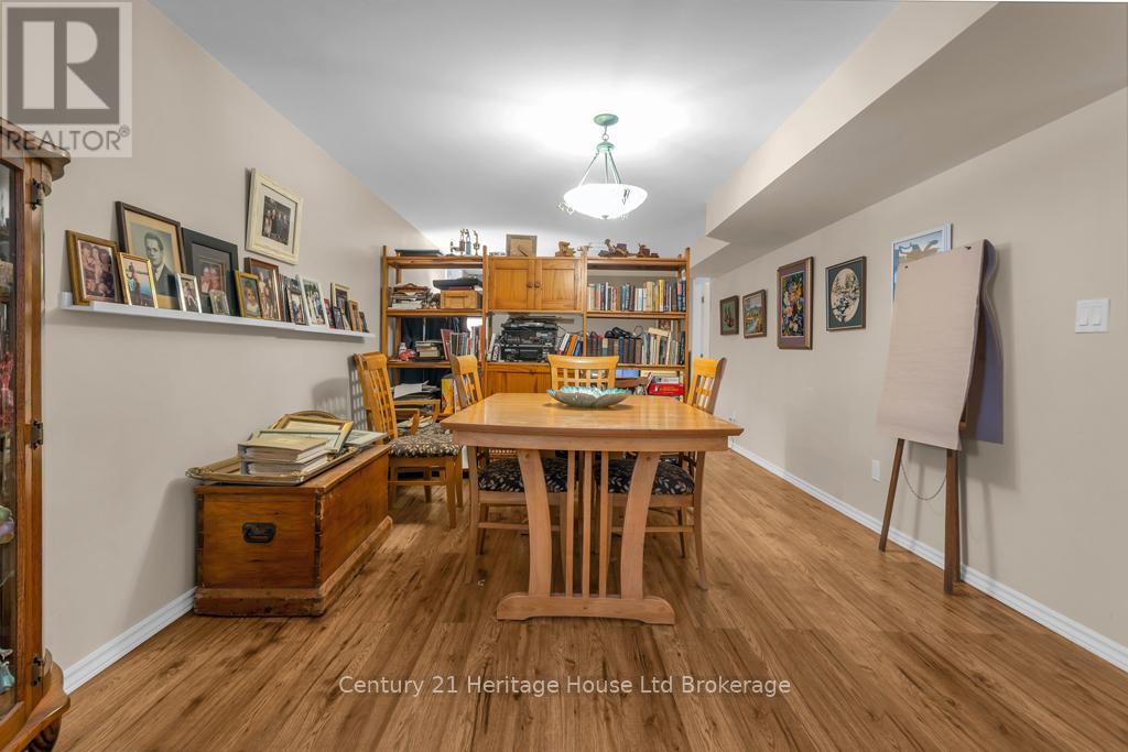 997 Vanier Avenue, Woodstock (Woodstock - North), Ontario  N4S 4K5 - Photo 21 - X12896816