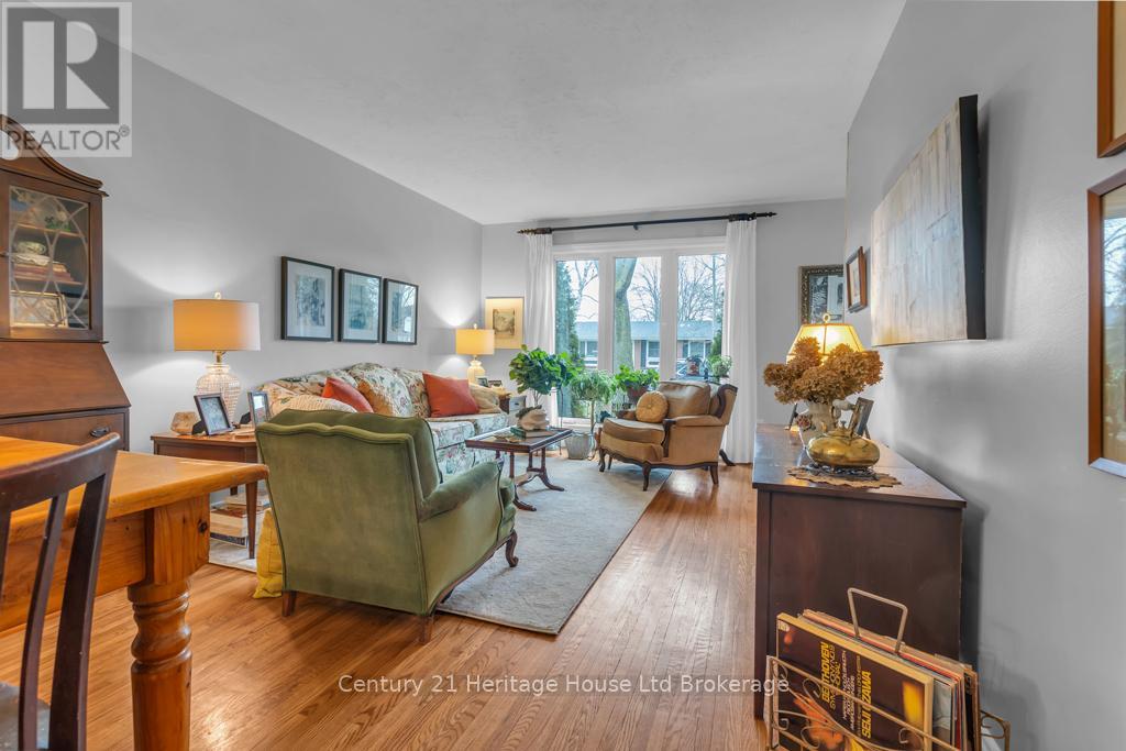 997 Vanier Avenue, Woodstock (Woodstock - North), Ontario  N4S 4K5 - Photo 8 - X12896816