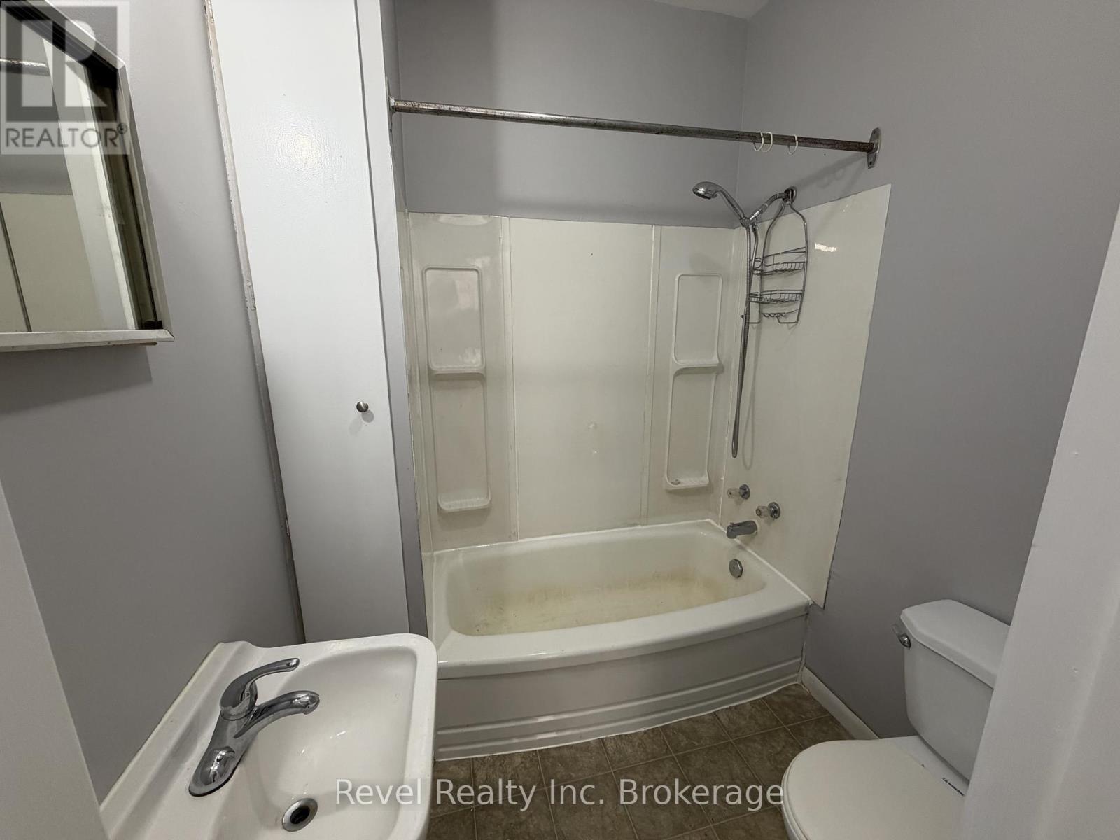 1 - 571 Ontario Street, Warwick (Watford), Ontario  N0M 2S0 - Photo 10 - X12901856