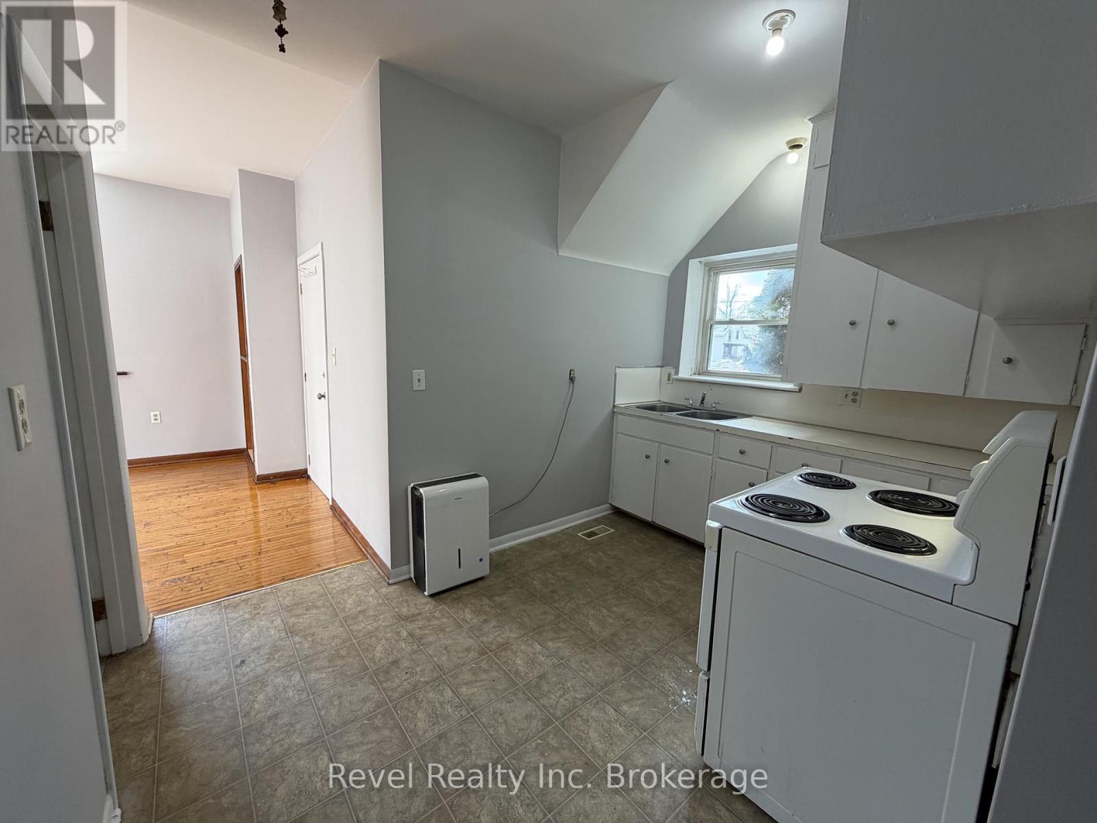 1 - 571 Ontario Street, Warwick (Watford), Ontario  N0M 2S0 - Photo 6 - X12901856