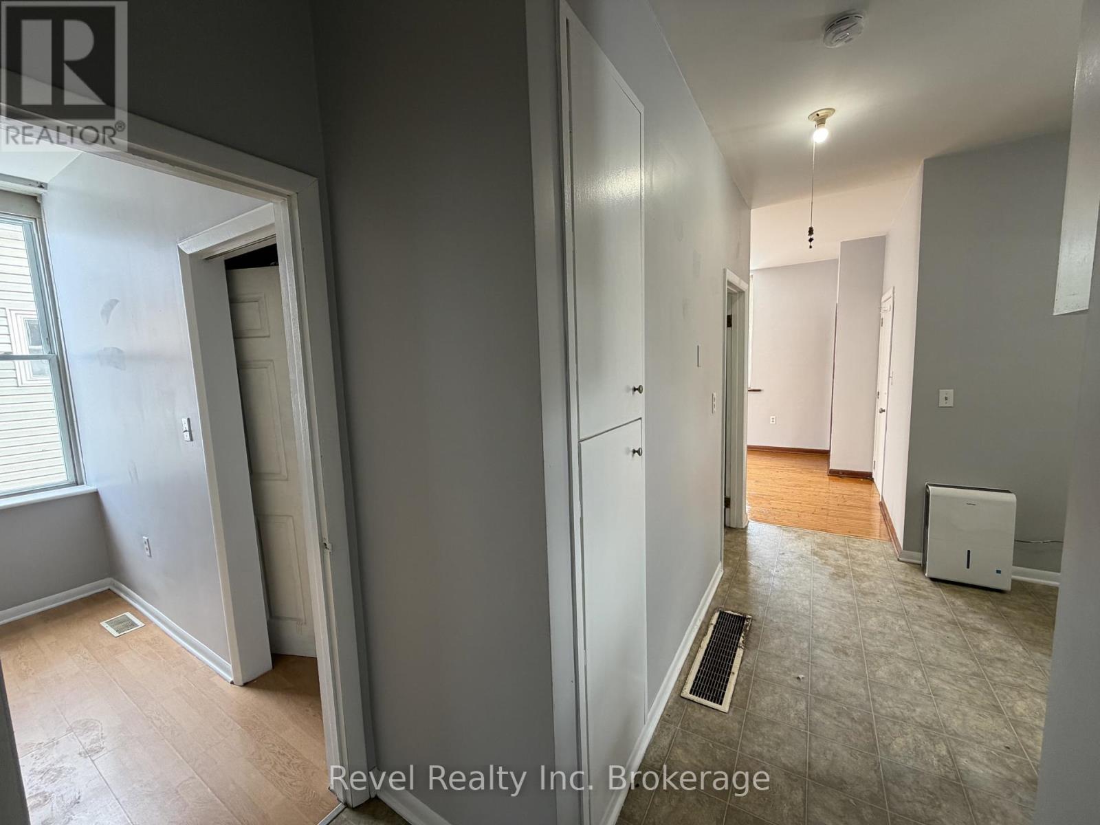 1 - 571 Ontario Street, Warwick (Watford), Ontario  N0M 2S0 - Photo 7 - X12901856