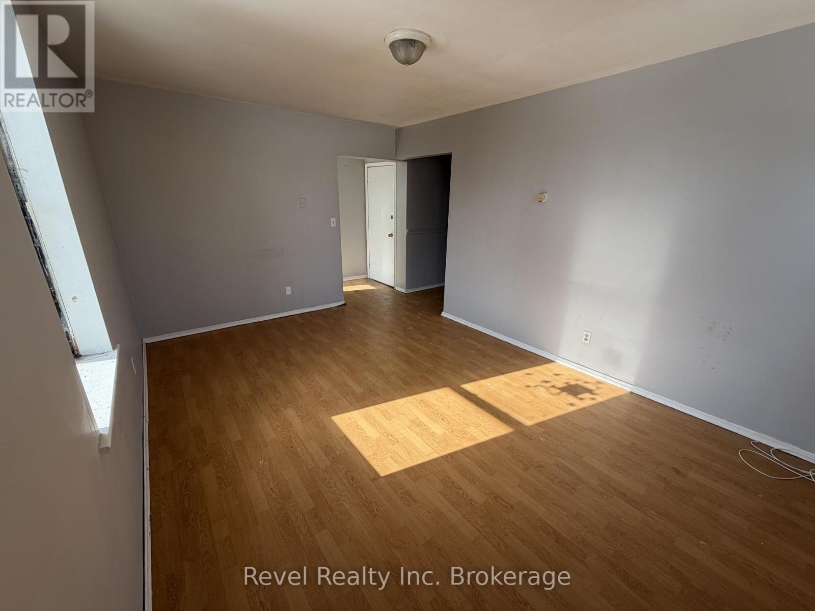 2 - 571 Ontario Street, Warwick (Watford), Ontario  N0M 2S0 - Photo 2 - X12901864