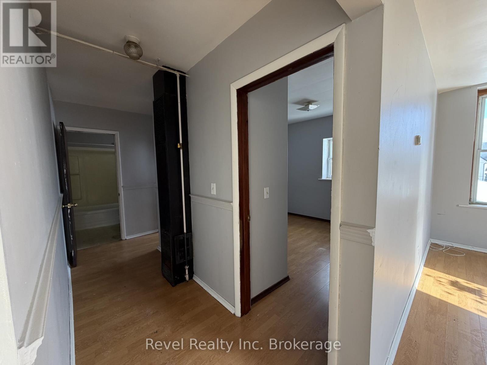 2 - 571 Ontario Street, Warwick (Watford), Ontario  N0M 2S0 - Photo 7 - X12901864