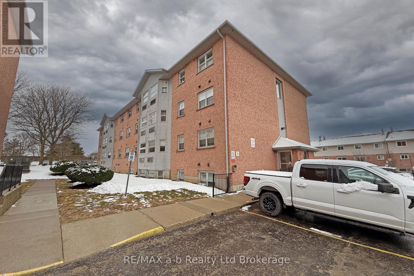 36 - 64 Hiawatha Road, Woodstock (Woodstock - North), Ontario  N4T 1P4 - Photo 3 - X12905768