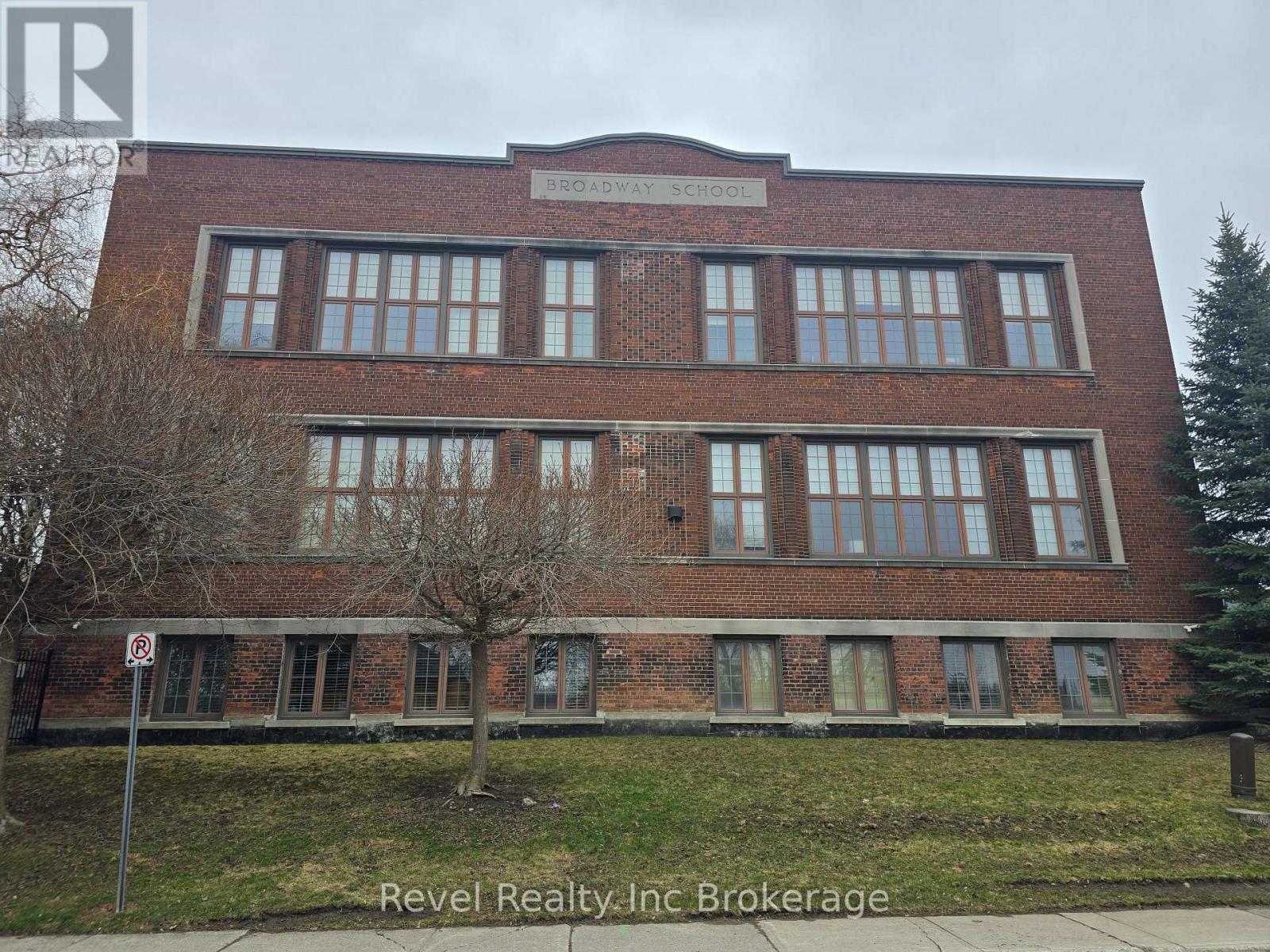 105 - 81 Broadway Street, Woodstock (Woodstock - South), Ontario  N4S 3A1 - Photo 2 - X12907308