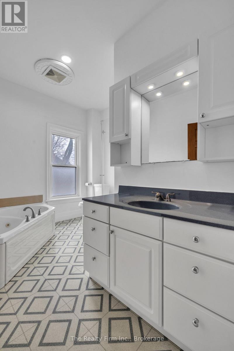 751 Rathbourne Avenue, Woodstock (Woodstock - North), Ontario  N4S 4L6 - Photo 22 - X12907730