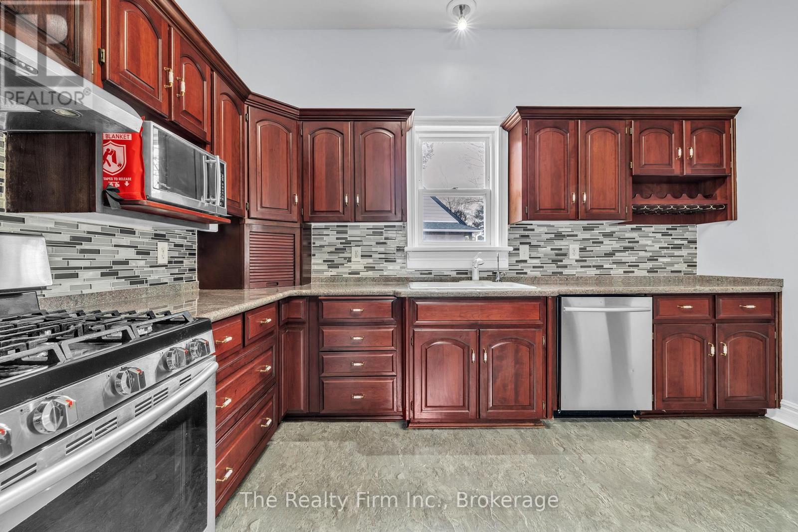 751 Rathbourne Avenue, Woodstock (Woodstock - North), Ontario  N4S 4L6 - Photo 7 - X12907730