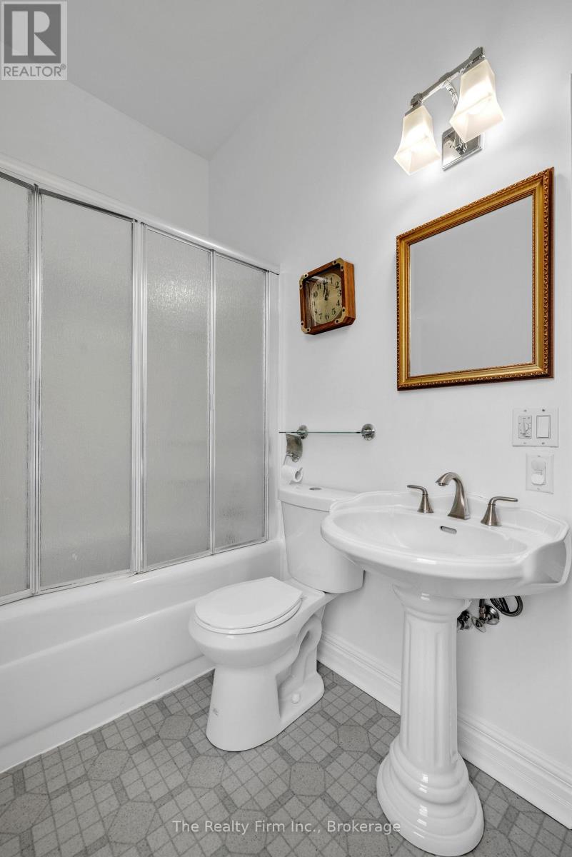 751 Rathbourne Avenue, Woodstock (Woodstock - North), Ontario  N4S 4L6 - Photo 8 - X12907730