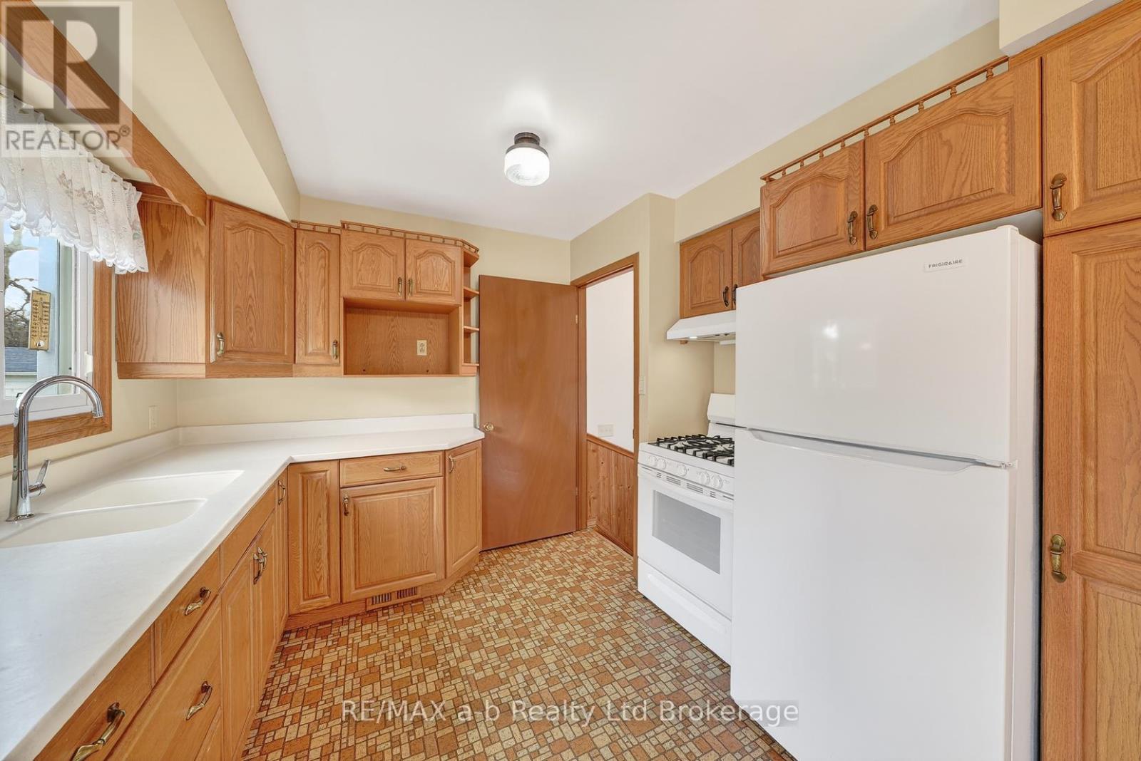 42 Princess Park Road, Ingersoll (Ingersoll - South), Ontario  N5C 1X8 - Photo 10 - X12909156