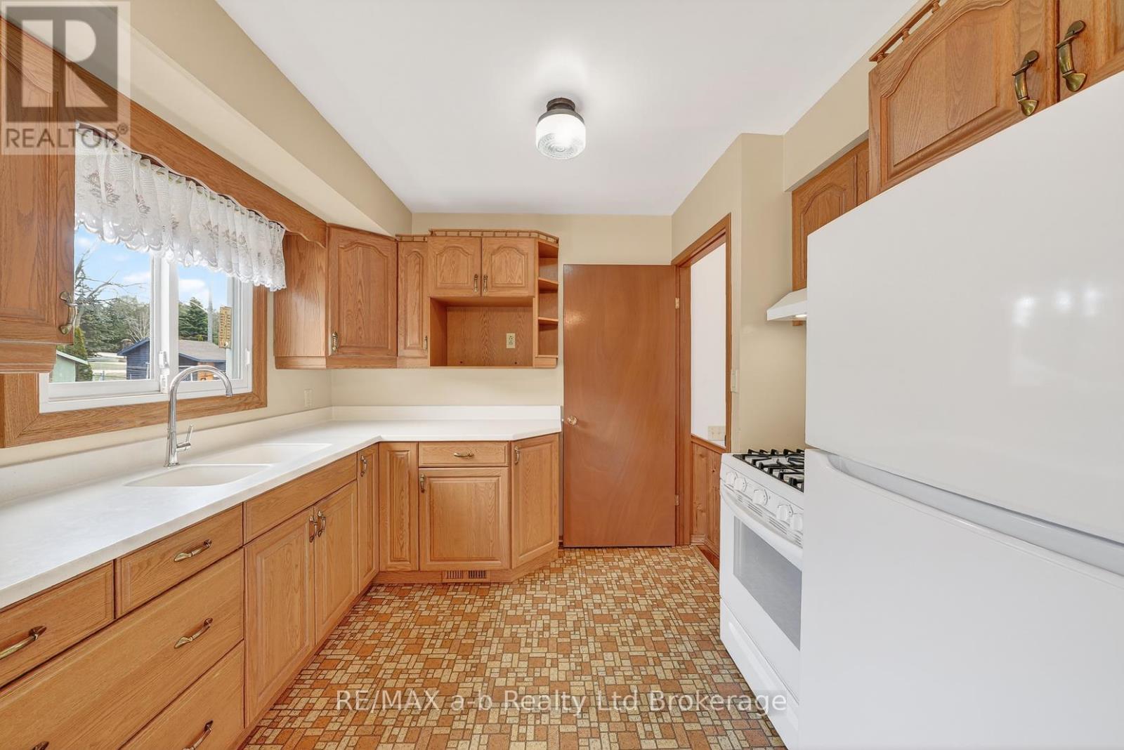 42 Princess Park Road, Ingersoll (Ingersoll - South), Ontario  N5C 1X8 - Photo 11 - X12909156