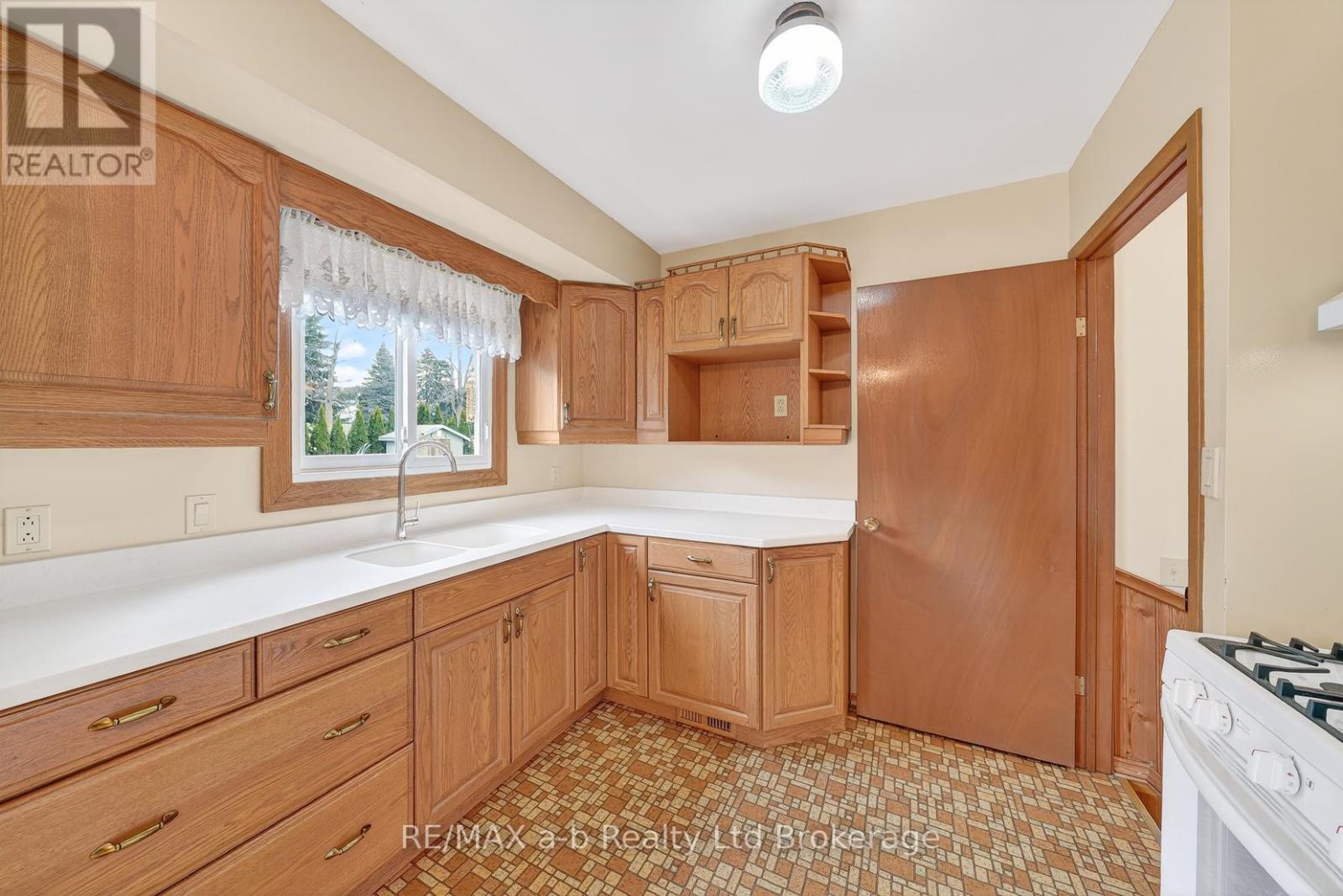 42 Princess Park Road, Ingersoll (Ingersoll - South), Ontario  N5C 1X8 - Photo 12 - X12909156