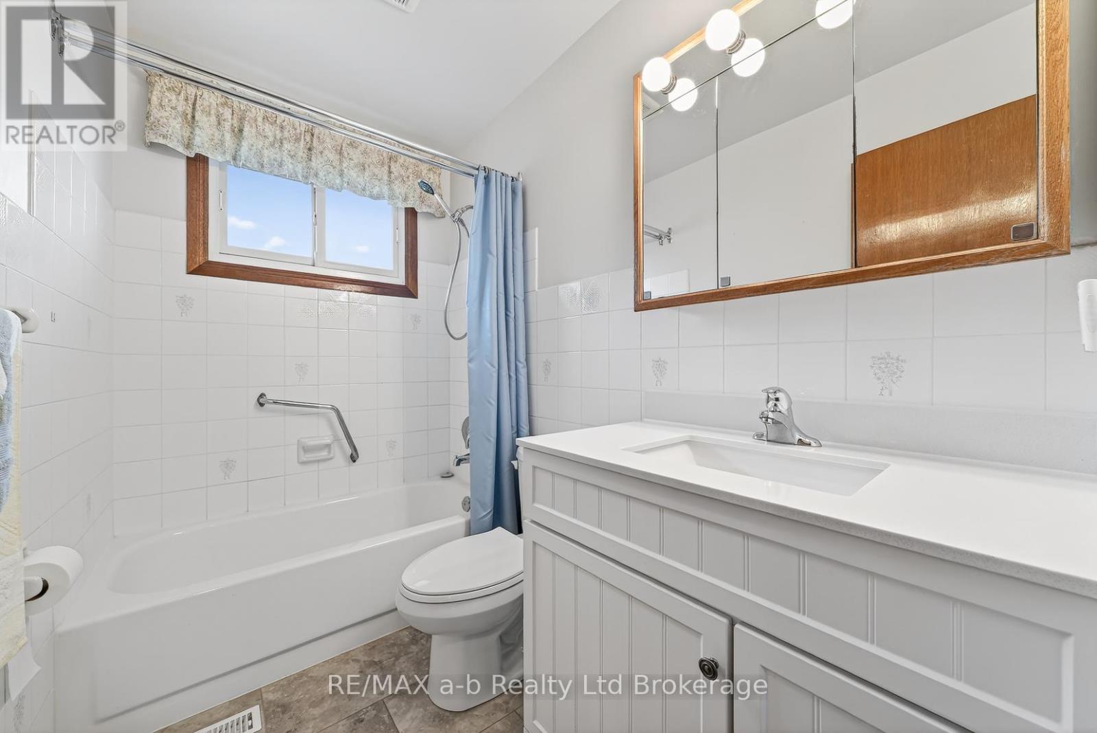 42 Princess Park Road, Ingersoll (Ingersoll - South), Ontario  N5C 1X8 - Photo 16 - X12909156