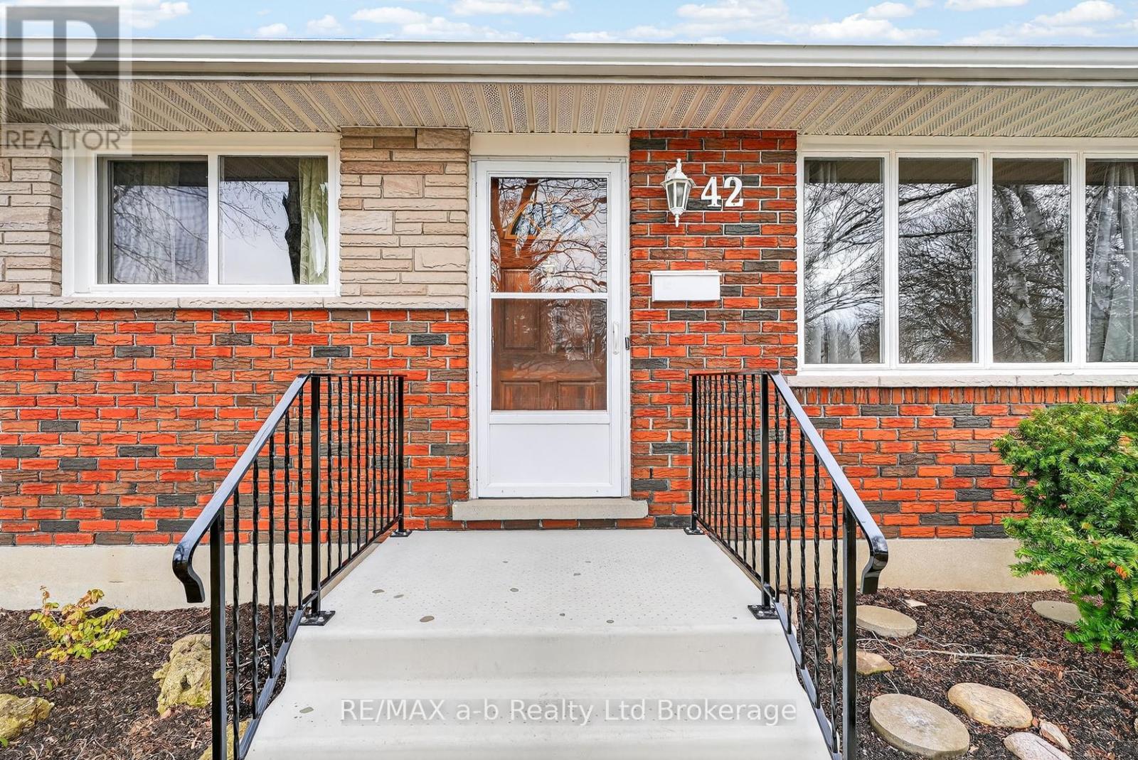 42 Princess Park Road, Ingersoll (Ingersoll - South), Ontario  N5C 1X8 - Photo 2 - X12909156