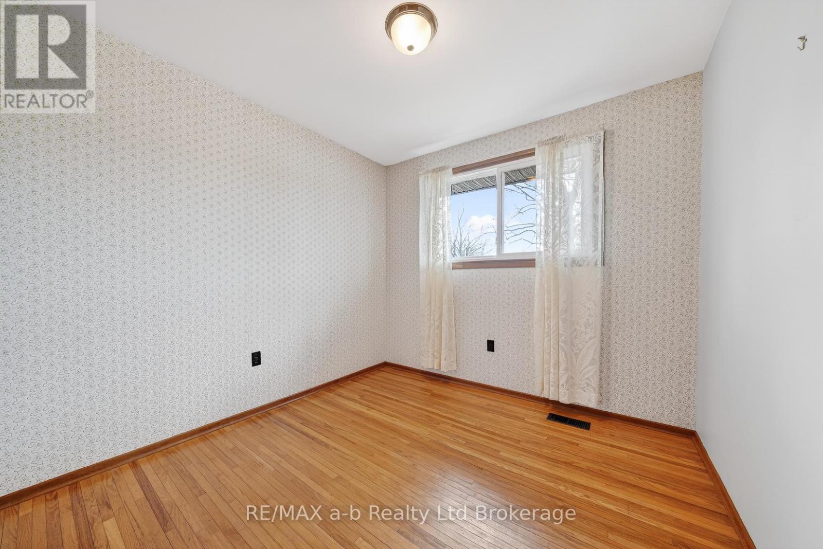 42 Princess Park Road, Ingersoll (Ingersoll - South), Ontario  N5C 1X8 - Photo 22 - X12909156