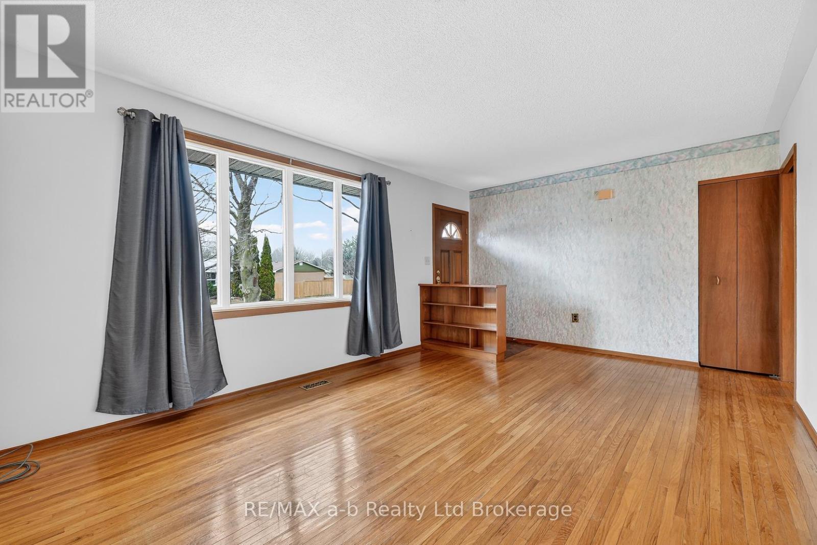 42 Princess Park Road, Ingersoll (Ingersoll - South), Ontario  N5C 1X8 - Photo 5 - X12909156