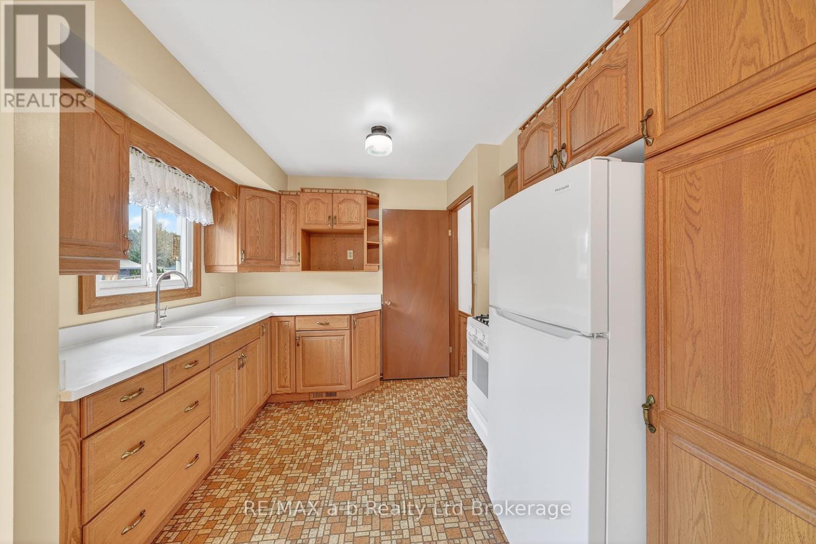 42 Princess Park Road, Ingersoll (Ingersoll - South), Ontario  N5C 1X8 - Photo 9 - X12909156