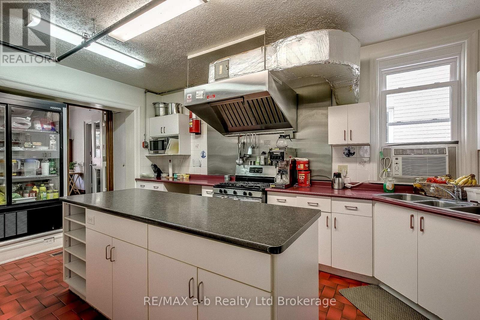 25 Main Street E, Norwich (Norwich Town), Ontario  N0J 1P0 - Photo 16 - X12909488