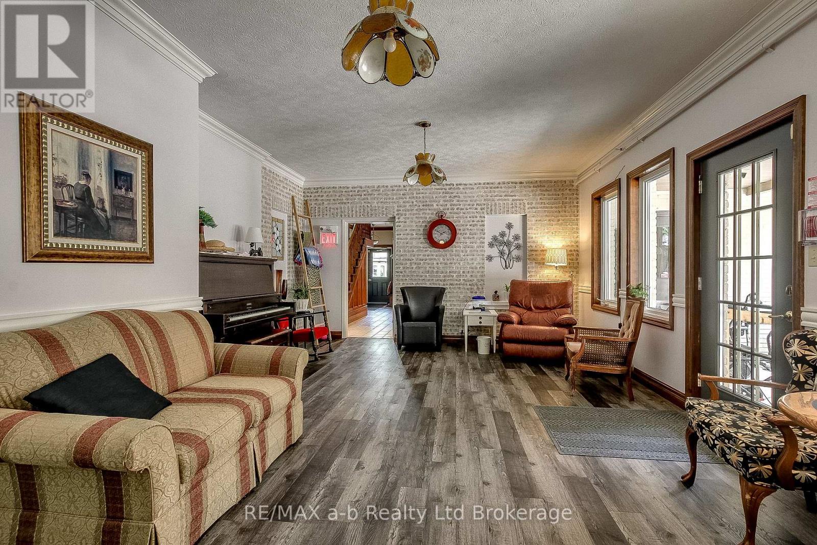 25 Main Street E, Norwich (Norwich Town), Ontario  N0J 1P0 - Photo 21 - X12909488