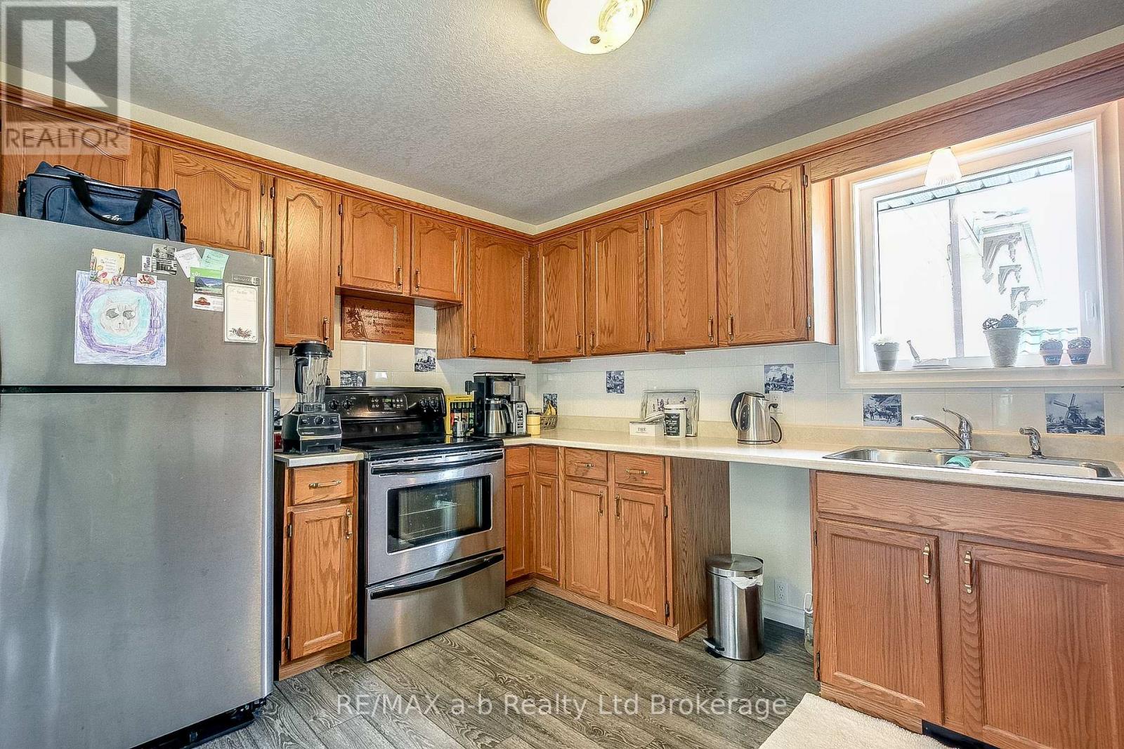 25 Main Street E, Norwich (Norwich Town), Ontario  N0J 1P0 - Photo 9 - X12909488