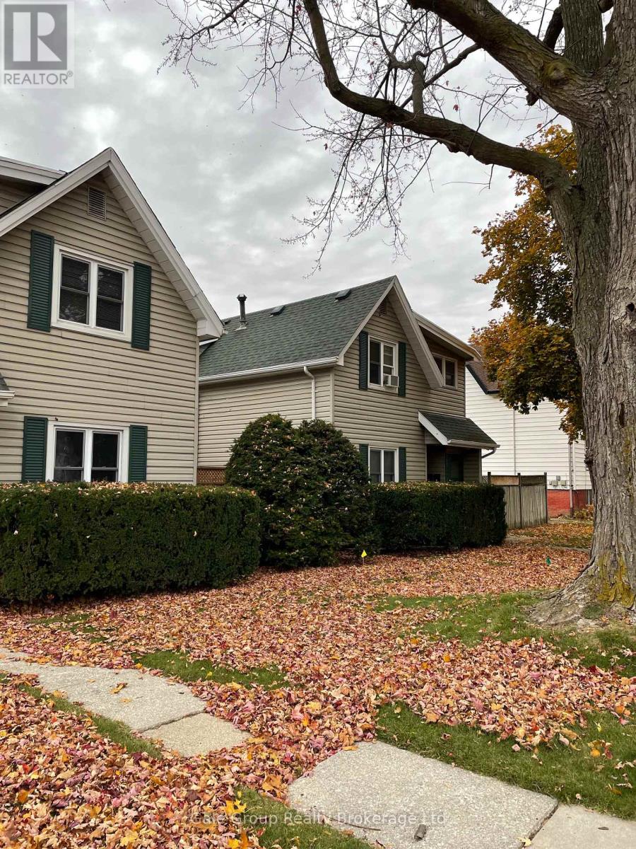 228 Lacroix Street, Chatham-Kent (Chatham), Ontario  N7M 2V4 - Photo 3 - X12910514