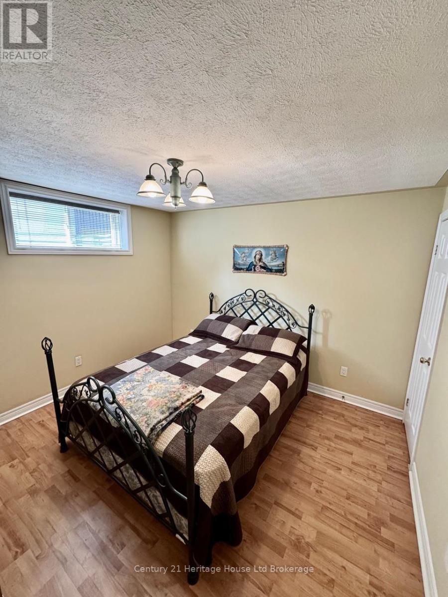 28 Teeple Street, Woodstock (Woodstock - South), Ontario  N4S 3Y7 - Photo 14 - X12912140