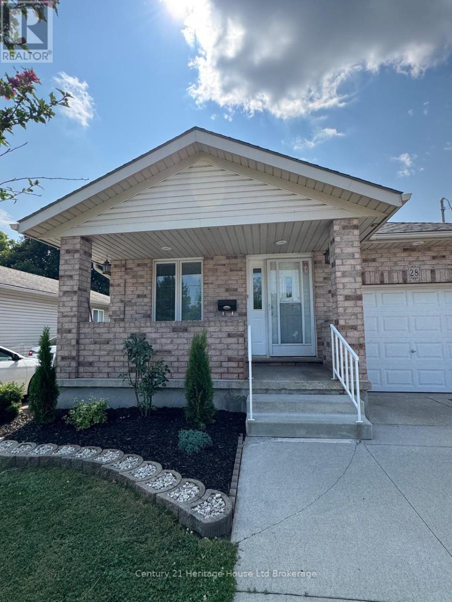 28 Teeple Street, Woodstock (Woodstock - South), Ontario  N4S 3Y7 - Photo 3 - X12912140