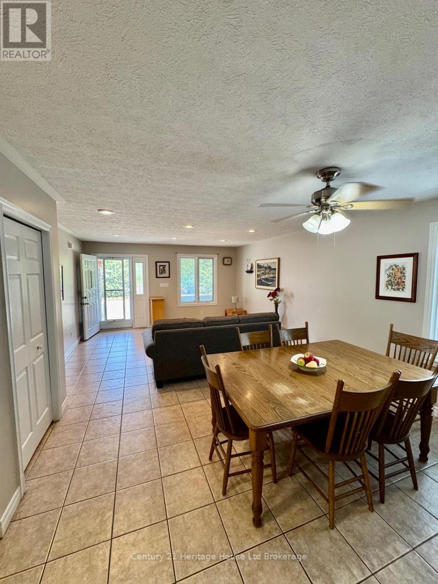 28 Teeple Street, Woodstock (Woodstock - South), Ontario  N4S 3Y7 - Photo 4 - X12912140