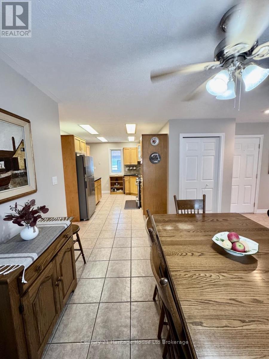 28 Teeple Street, Woodstock (Woodstock - South), Ontario  N4S 3Y7 - Photo 6 - X12912140