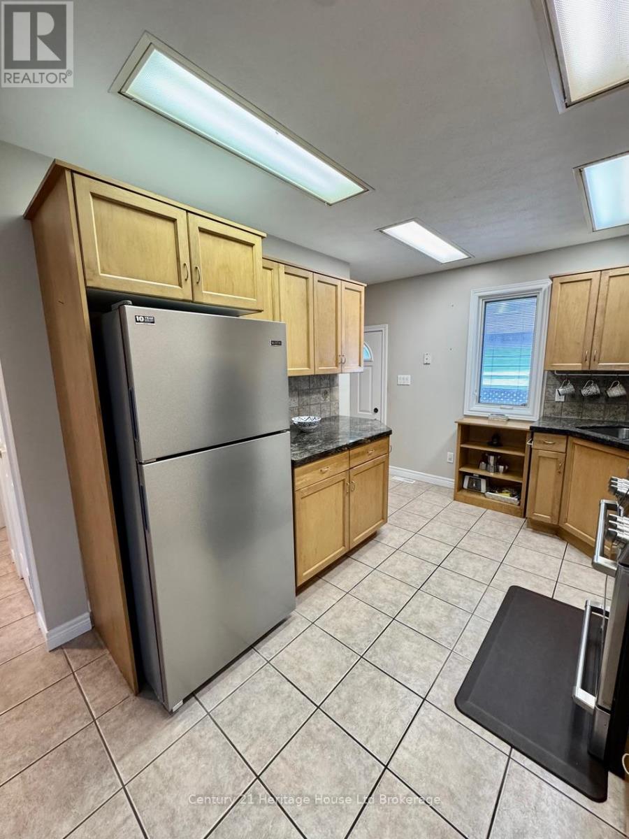 28 Teeple Street, Woodstock (Woodstock - South), Ontario  N4S 3Y7 - Photo 7 - X12912140