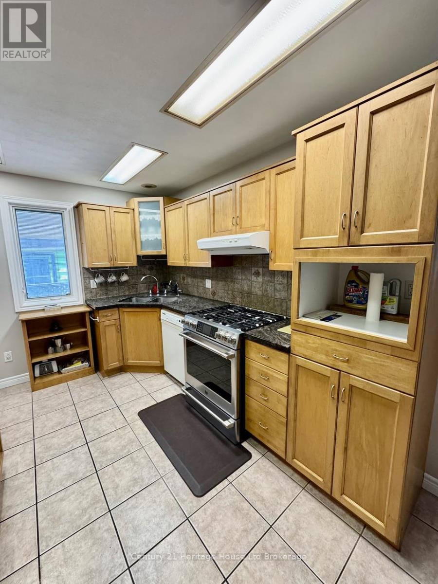 28 Teeple Street, Woodstock (Woodstock - South), Ontario  N4S 3Y7 - Photo 8 - X12912140