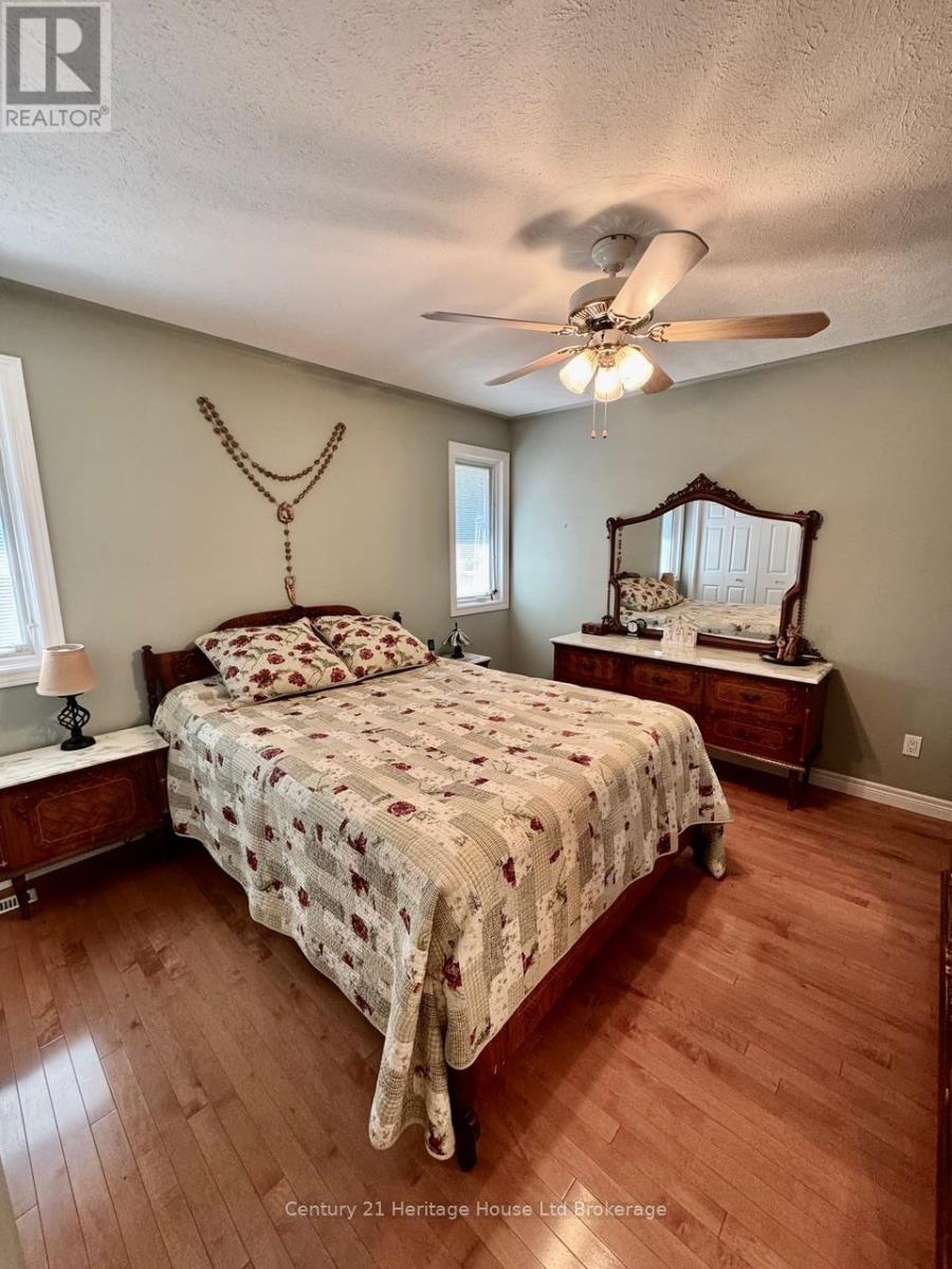 28 Teeple Street, Woodstock (Woodstock - South), Ontario  N4S 3Y7 - Photo 9 - X12912140