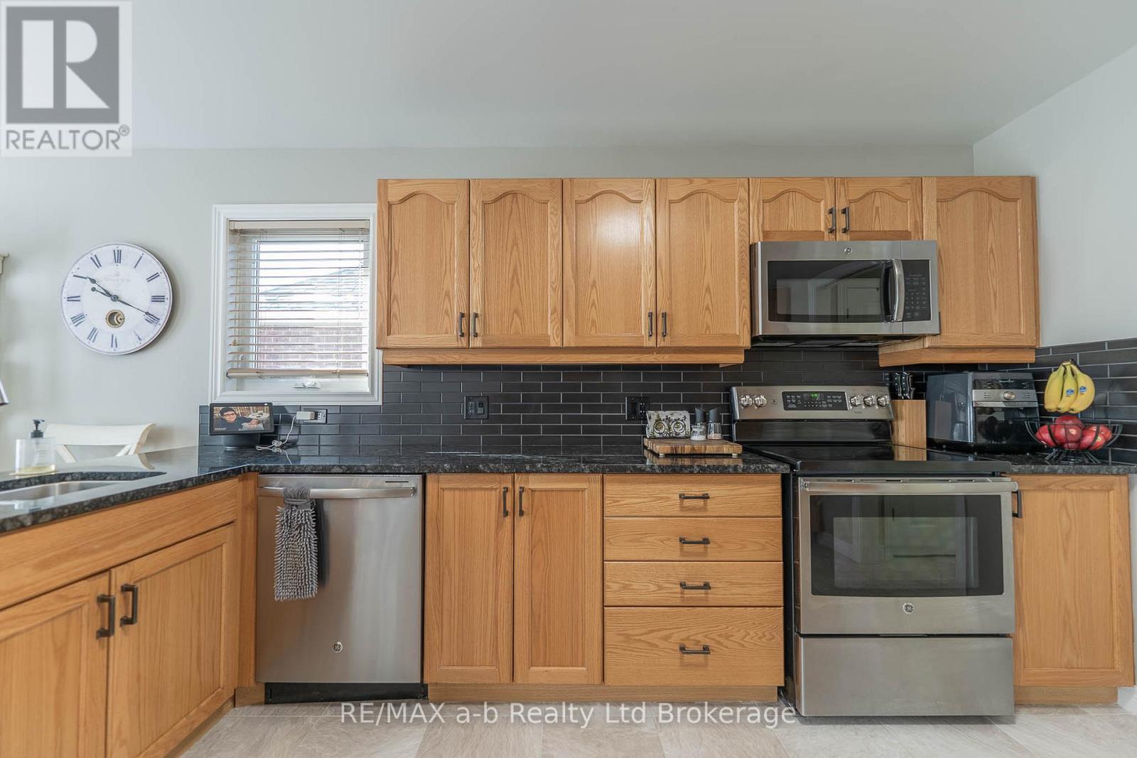 90 Weston Drive, Tillsonburg, Ontario  N4G 5W9 - Photo 14 - X12913344